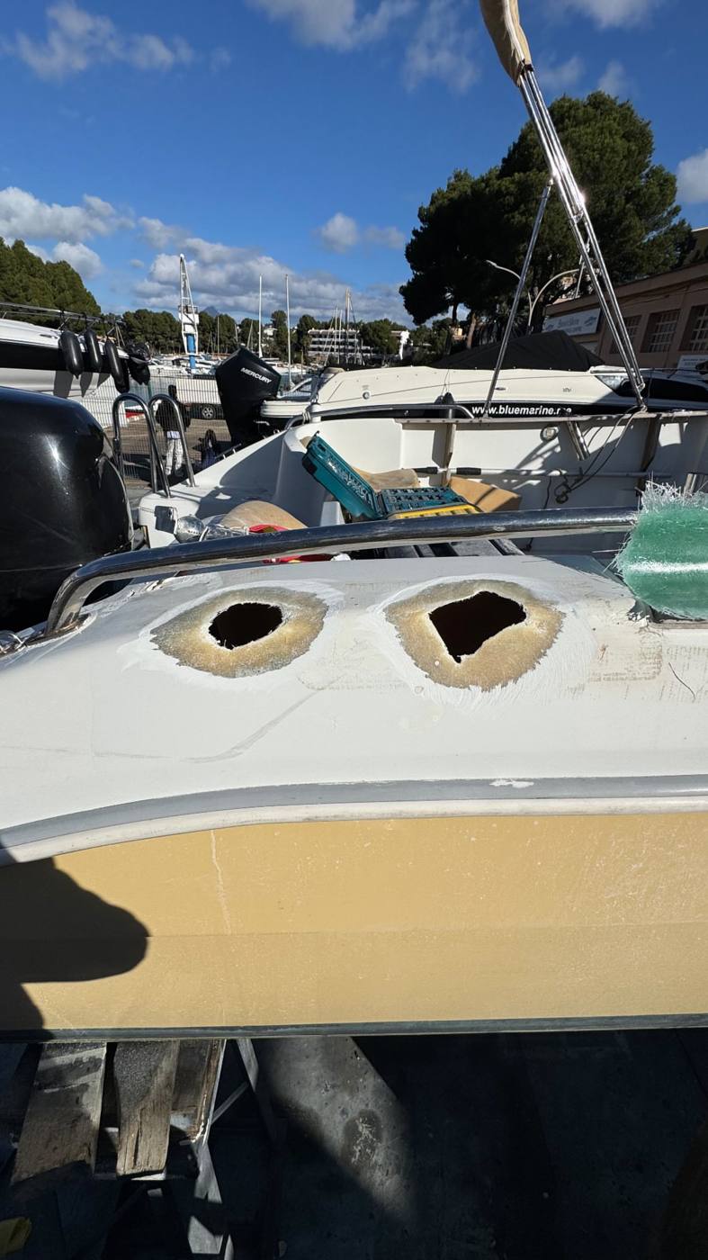 Reparaciones y pintado de casco – foto 2