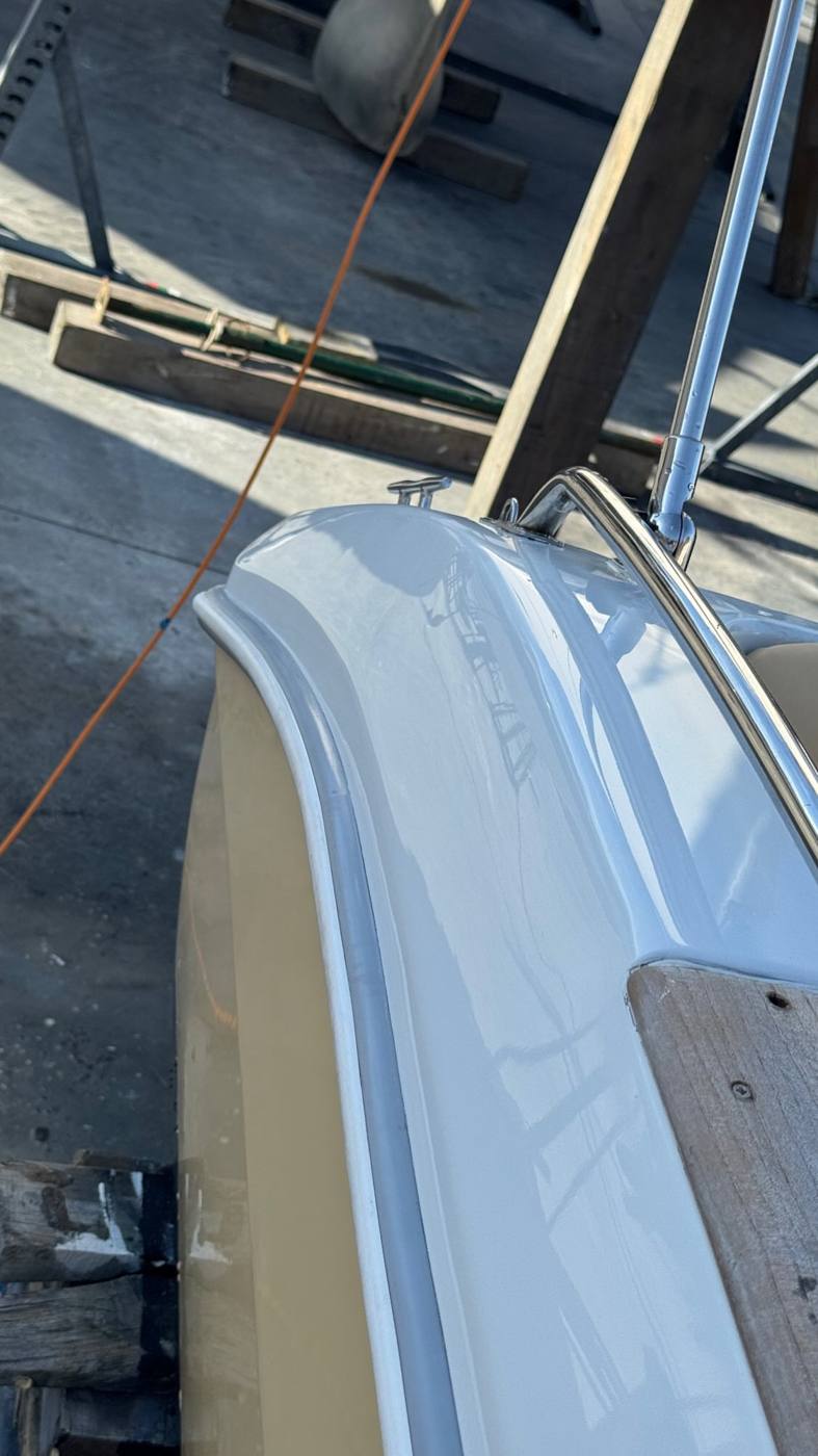 Reparaciones y pintado de casco – foto 7